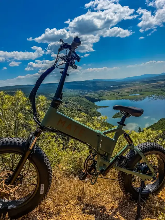 Mate.Bike above the lake